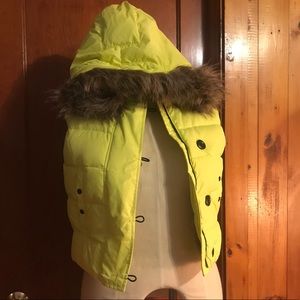 GAP Neon Green Medium Puffer Winter Fur Hood Vest